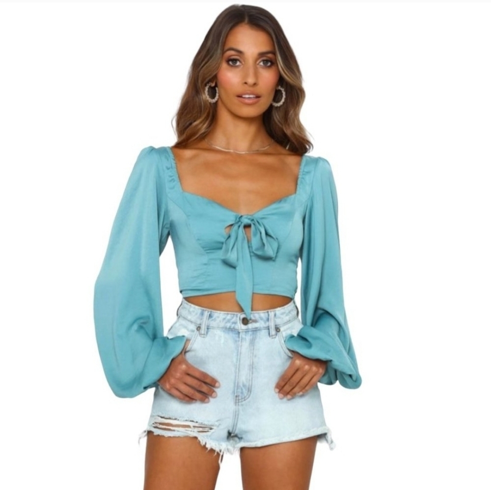 Hello Molly Lipstick Kisses Through The Phone Long Sleeve Crop Top Size Large